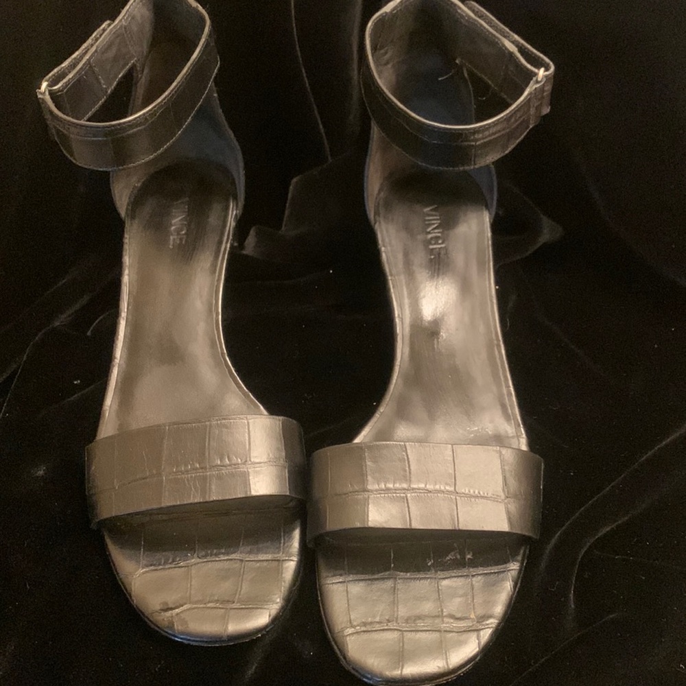 Vince Rita size 10M block heeled black sandals